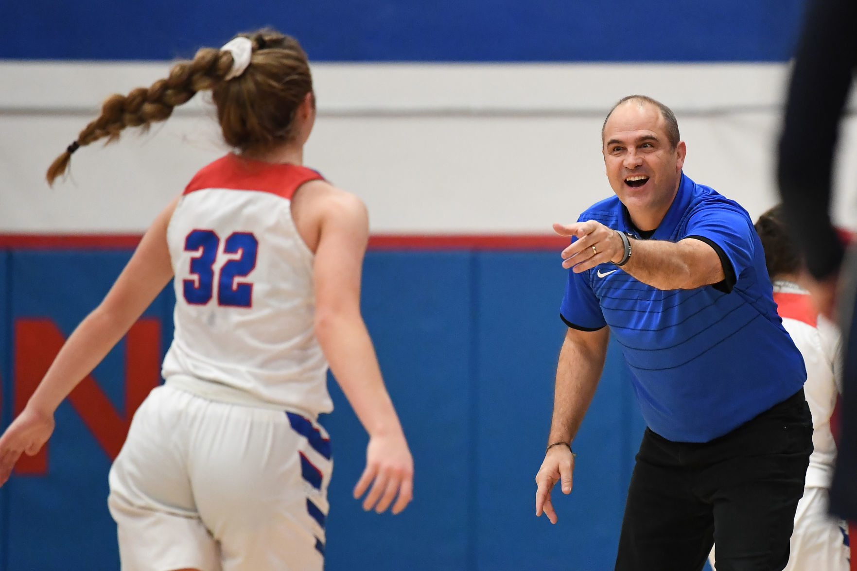 012420-dh-spt-girlsbb-lebwa-print-leonn384.JPG